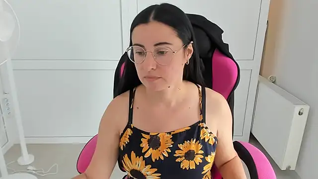 ChloeVibee online show from July 2026 12:30:01 PM