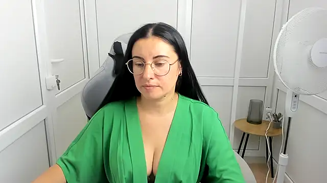 ChloeVibee online show from July 2026 12:51:01 PM