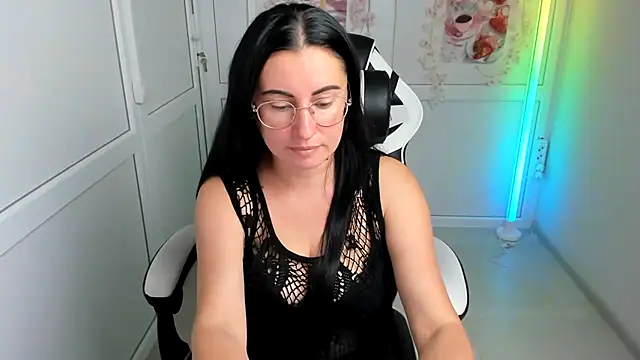 ChloeVibee online show from July 2026 12:34:01 PM