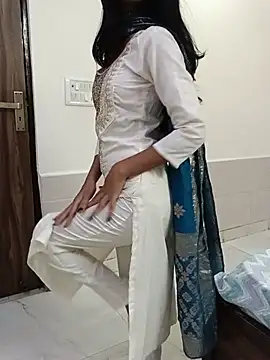 Daisy Shah  online show from July 2026 01:25:01 AM