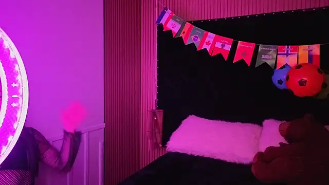 Kendall-Sweet online show from July 2026 04:59:02 AM