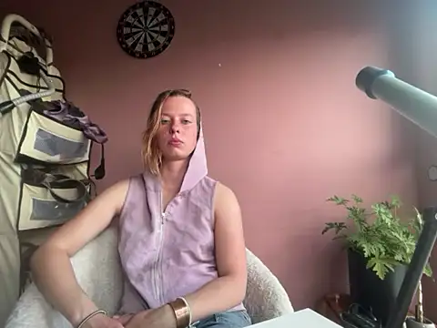 BettyFlirty online show from July 2026 06:22:02 PM