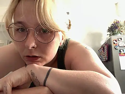 Cariniii online show from July 2026 12:44:01 PM