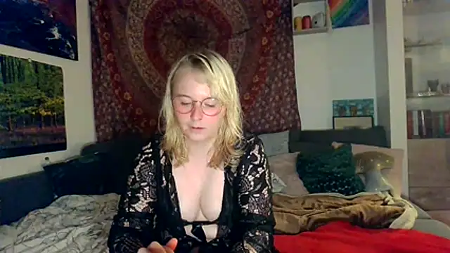 Cariniii online show from July 2026 07:19:02 PM
