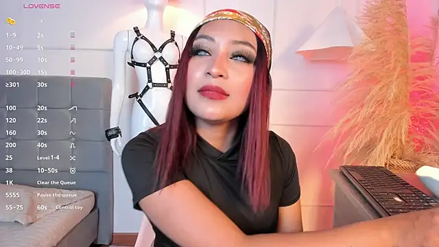 naiah cruzz online show from July 2026 08:01:02 PM