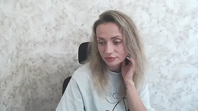 Snapshot of MerryRose33 chatting on July 2026 11:27:01 AM MerryRose33 online show from July 2026 11:27:01 AM