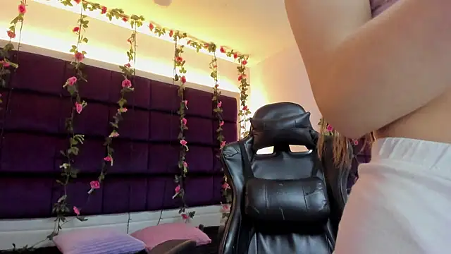 Luciia Smith online show from July 2026 01:39:02 PM