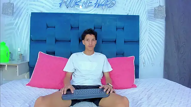 MidnightKing  online show from July 2026 12:15:02 AM