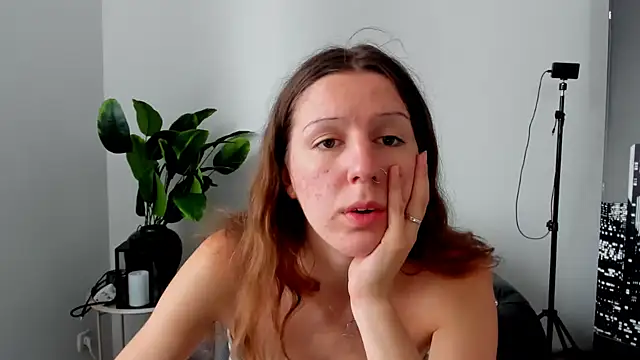 Snapshot of Lunaa_x44 chatting on July 2026 12:42:02 PM Lunaa x44 online show from July 2026 12:42:02 PM