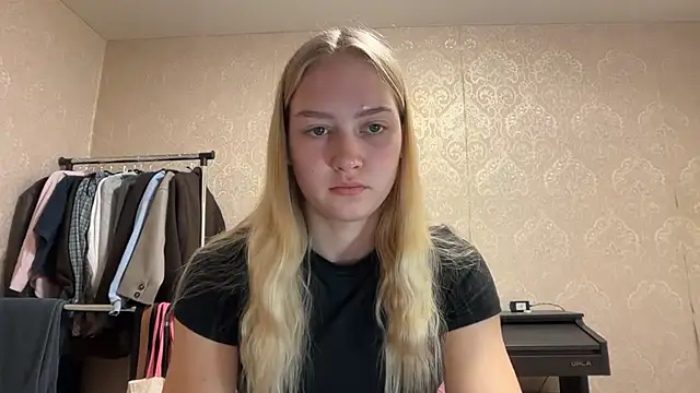 blondegirl2026 online show from July 2026 07:04:01 AM