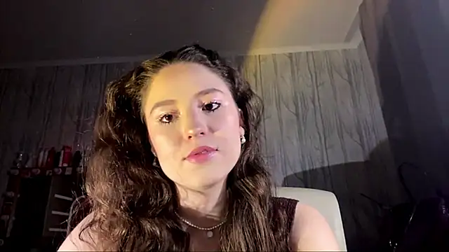 CrispyVeil online show from July 2026 08:17:01 AM