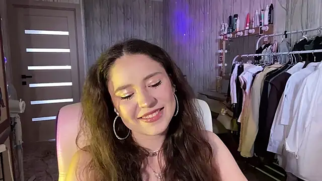 CrispyVeil online show from July 2026 08:08:01 AM