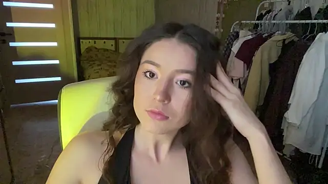 CrispyVeil online show from July 2026 08:05:01 AM