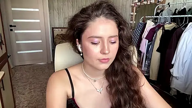 CrispyVeil online show from July 2026 11:17:02 AM