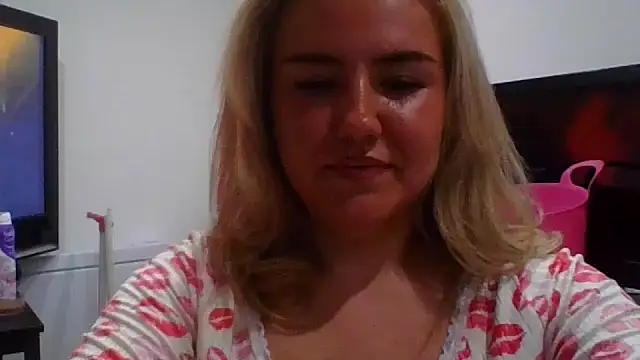 MaddyCherryX online show from July 2026 09:32:02 PM