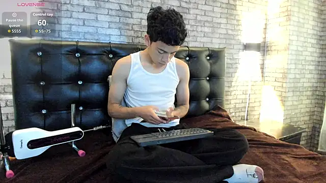 Snapshot of Mike_red chatting on July 2026 02:46:02 PM Mike red online show from July 2026 02:46:02 PM