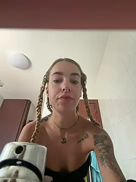 lunavelveett online show from July 2026 04:25:02 PM