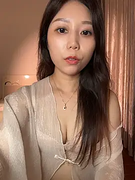xiaoyizi20261 online show from July 2026 01:36:02 PM
