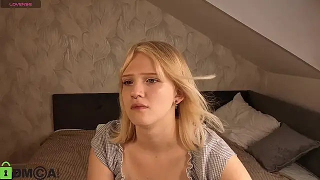 Lilly Jhonass online show from July 2026 01:09:01 AM