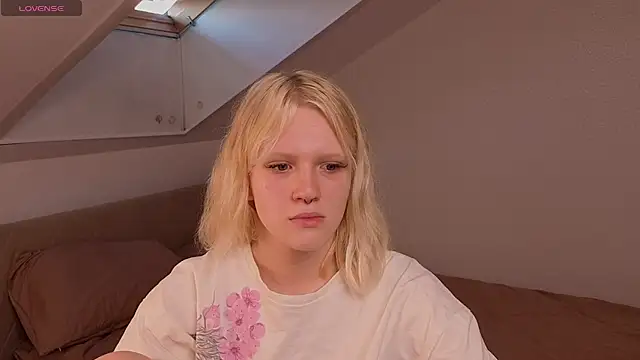 Lilly Jhonass online show from July 2026 01:12:01 AM