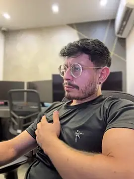 andrewlopezz online show from July 2026 09:18:01 PM