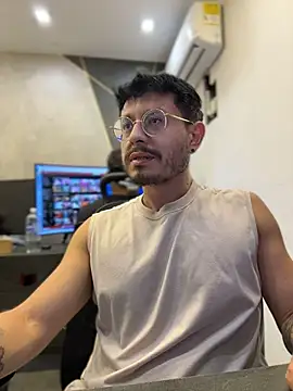 andrewlopezz online show from July 2026 12:46:02 AM