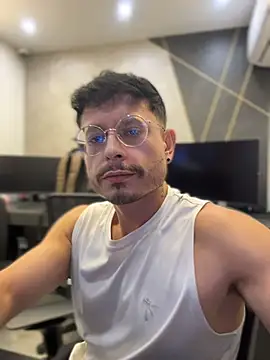 andrewlopezz online show from July 2026 11:00:01 PM