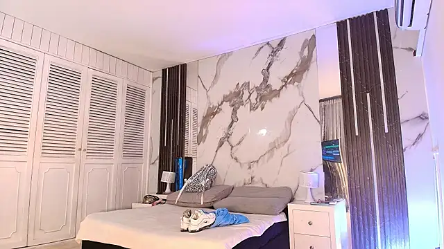 Honey-Hips online show from July 2026 11:52:02 AM