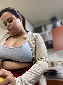 Snapshot of AliceStarshine chatting on February 2025 11:02:02 PM AliceStarshine online show from February 2025 11:02:02 PM