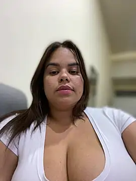 Snapshot of AliceStarshine chatting on March 2025 04:08:02 AM AliceStarshine online show from March 2025 04:08:02 AM