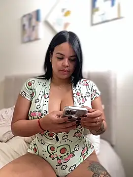 Snapshot of AliceStarshine chatting on October 2025 01:11:01 PM AliceStarshine online show from October 2025 01:11:01 PM