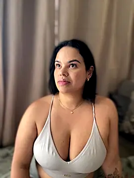 Snapshot of AliceStarshine chatting on November 2025 12:16:01 PM AliceStarshine online show from November 2025 12:16:01 PM