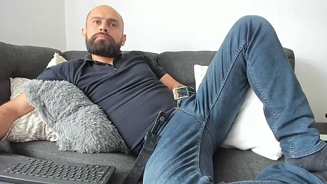 ezequiel mobland online show from July 2026 02:02:02 PM