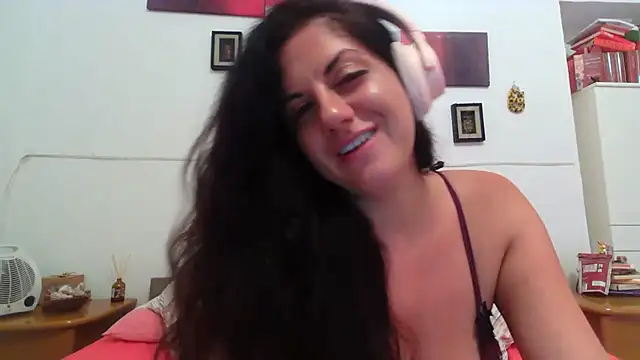 Snapshot of EmilySweetRed chatting on July 2026 07:39:01 PM EmilySweetRed online show from July 2026 07:39:01 PM