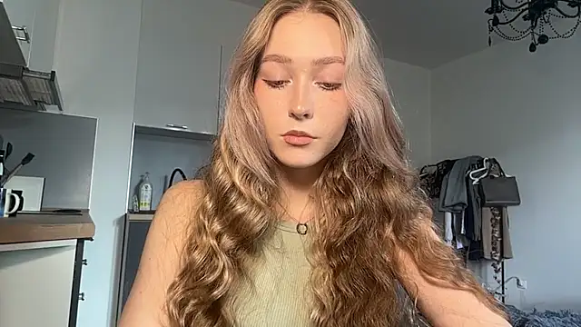 ShyandSkinnyAlice online show from July 2026 01:19:01 PM