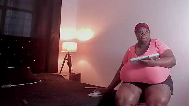 EvelynBlak1 online show from July 2026 12:14:02 PM