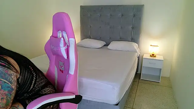 Rileywomms online show from July 2026 07:38:01 PM