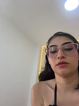Snapshot of LunaBloon chatting on July 2026 05:18:01 PM LunaBloon online show from July 2026 05:18:01 PM