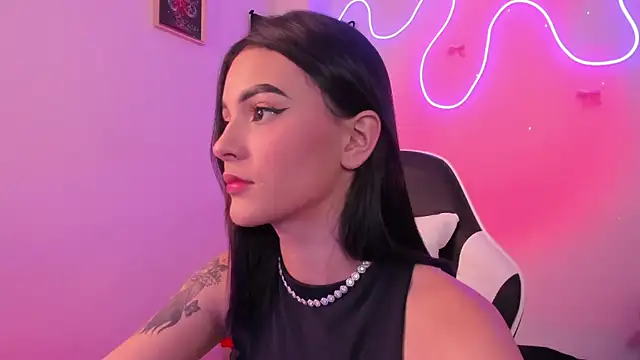 CarolineEvanss 11 online show from July 2026 12:17:01 AM