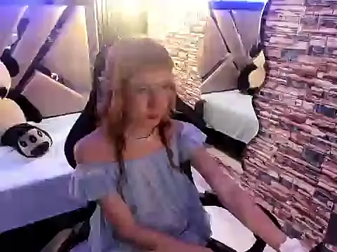 vivienne hadi online show from July 2026 08:33:02 PM