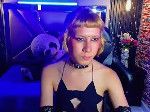 vivienne hadi online show from July 2026 08:16:02 PM