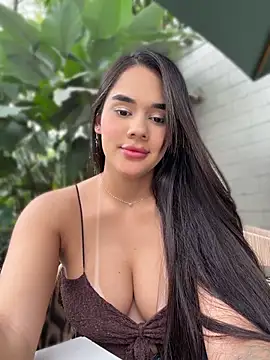 BellaLeclair  online show from July 2026 05:15:02 PM