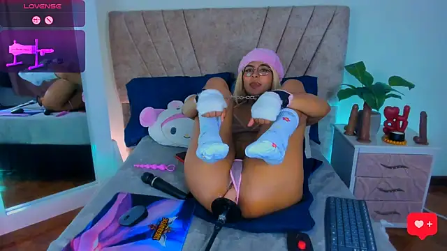 zowiie cute online show from July 2026 02:53:02 AM