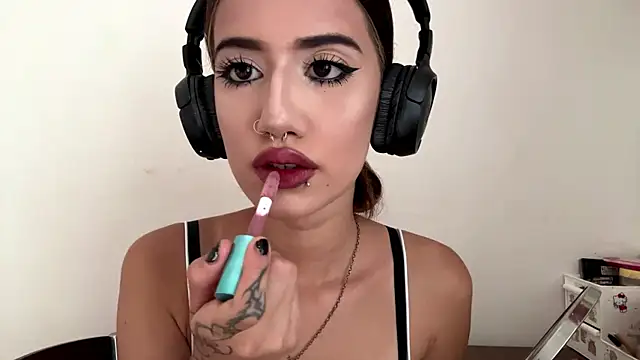 JuliaPierce online show from July 2026 12:20:02 PM