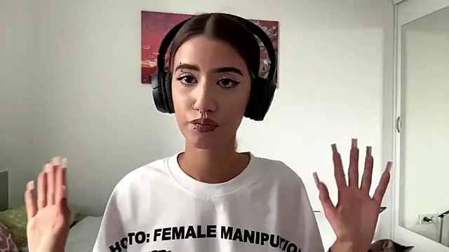 JuliaPierce online show from July 2026 12:30:01 PM