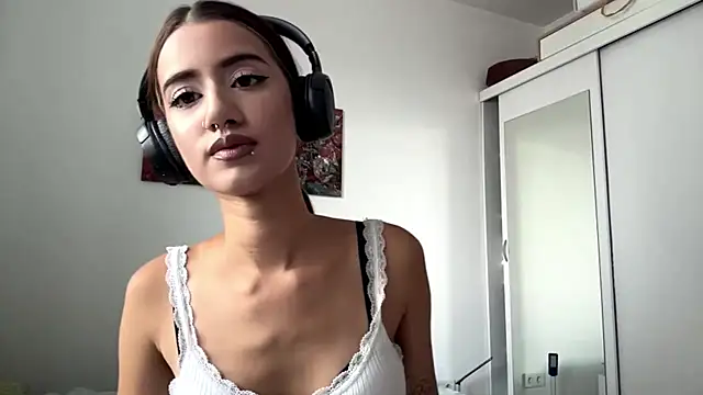JuliaPierce online show from July 2026 12:43:01 PM