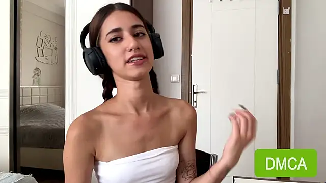 JuliaPierce online show from July 2026 12:36:02 PM