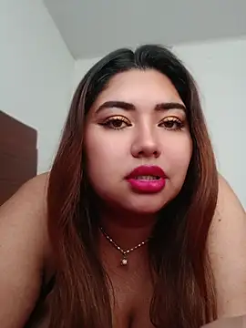 XamantaCurvy online show from July 2026 02:05:01 PM