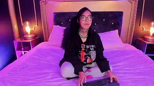 Gahia Thompson online show from July 2026 11:25:01 AM