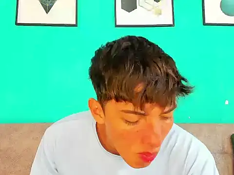 MaikolOrtizz online show from July 2026 12:33:01 PM